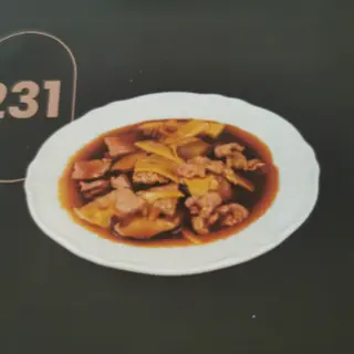 231. Cerdo Con Seta Y Bambú