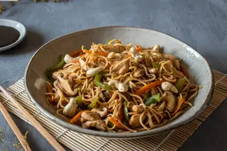 Tallarines fritos (yakisoba)