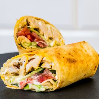 Тортила с пилешко и филаделфия (300г)