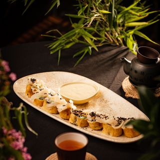 Hot roll with shrimp, squid and cheese sauce