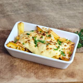 Frytki z sosem czosnkowym (330 g)