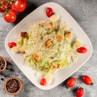 Салат Цезарь с лососем