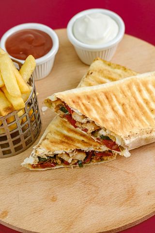 ლავაშში გახვეული საქონლის ხორცი