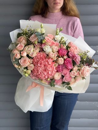 Букет квітів у рожевих кольорах