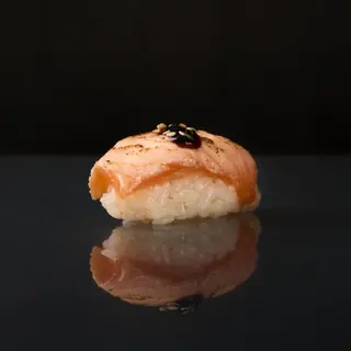 Nigiri salmon flameado 2u