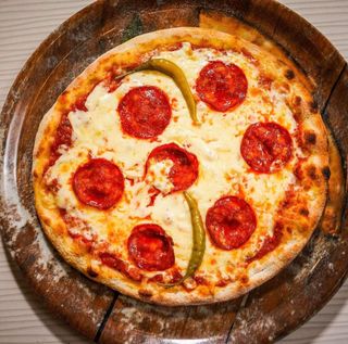 Pizza Pikant (32cm)+ Pizza Capricciosa (32cm)+2xNectar Family 200ml