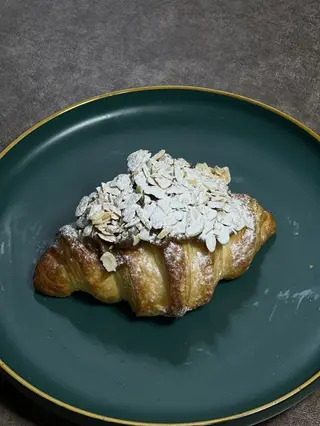 Круассан со сгущенкой