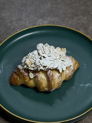 Круассан со сгущенкой