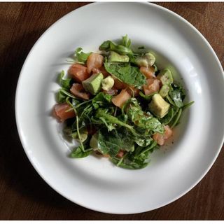 Салат з сьомгою, авокадо та Соєвим соусом (260г)