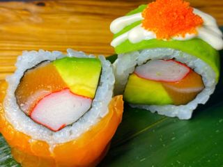 58. Dragón Roll De Arcoíris Salmón (8 Uds.)