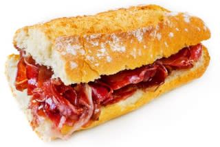 Medio Bocadillo Variado Con Bebida