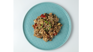 Ryż z warzywami i miodowym tofu na oleju sezamowym