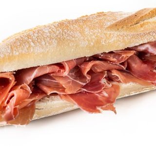96. Bocadillo jamón serrano