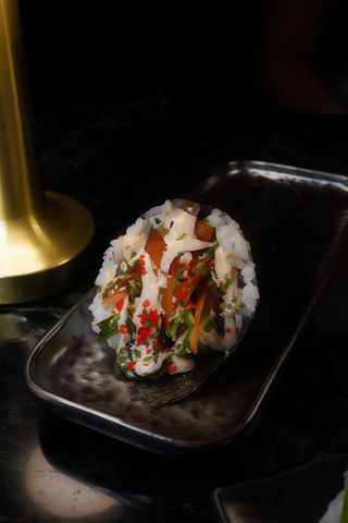 Temaki De Salmón Picante (1 Ud.)