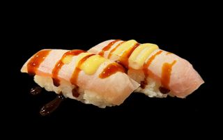 143.NIGIRI MAGURO FLAMBE