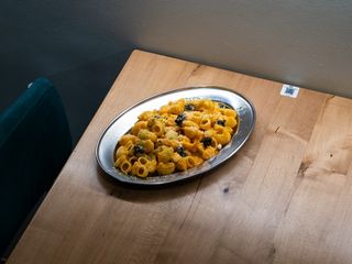 Рігатоні з креветками, горілкою у вершково-томатному соусі (320г)