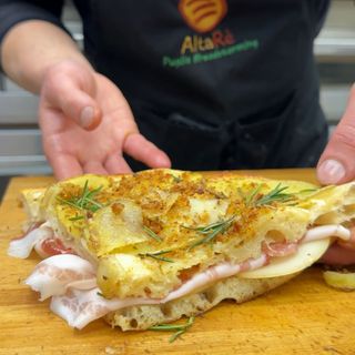 Focaccia patate farcita