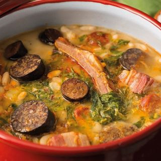 Cocido Montañés con Patatas Fritas, pan y Refresco