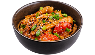 Udon cu sos cremos și carne de pui