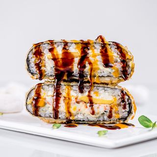 Суші бургер з креветкою та сиром дор блю (200г)