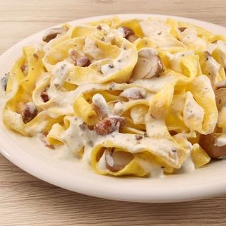 Tagliatelle al funghi porcini e olio di tartufo