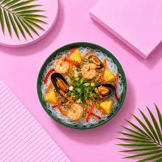 Wok Funchoza Fructe de mare Sos Cremos Tom Yum