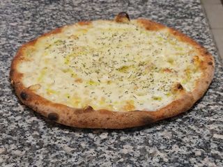 Pizza quattro formaggi