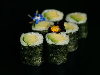Макі рол авокадо (130g)