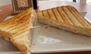 Tosta de Presunto e Queijo Gouda