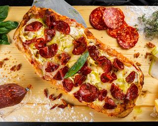 Pinsa Chorizo si Dovlecel