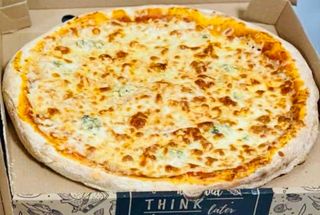 Pizza Quattro Formaggi  Ø32cm/ Ø50 cm