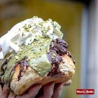 Brioche col tuppo col gelato (3 gusti)