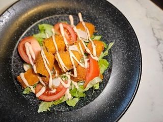 FRIED CHICKEN SALAD / ФРАЙД ЧІКЕН САЛАТ (390g)