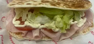 Cotto con insalata, pomodoro e maionese