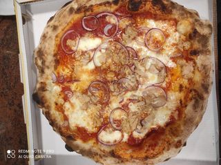Pizza tonno e cipolla