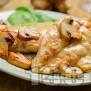 Ново! Пилешки късчета с гъби, топено сирене и сметана