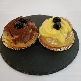 Zeppola farcita con crema pasticcera