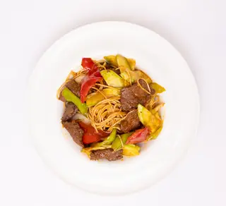 Рисовая лапша с говядиной и  овощами