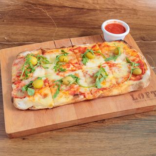 Romana Margherita pizza