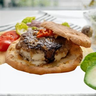 Punjena pljeskavica 300 gr