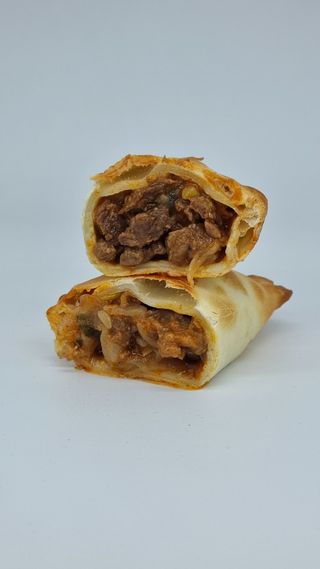 Empanada Gourmet De Asado Y Provolone