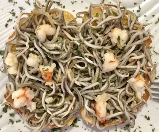 Revuelto De Gambas Y Gulas