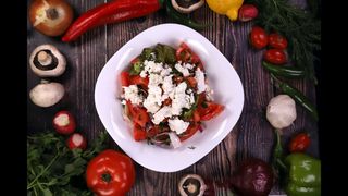 Кметска салата (450г)