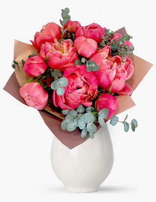 Buchet cu 11 bujori coral