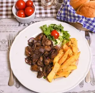 Pileća džigerica sa pire krompirom i kupu salatom 