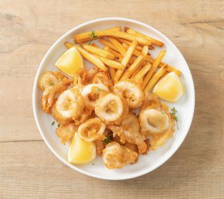 Calamares fritos con patatas