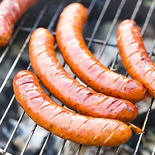 Сосиска  (  Як додаток в середину хот-дог  )