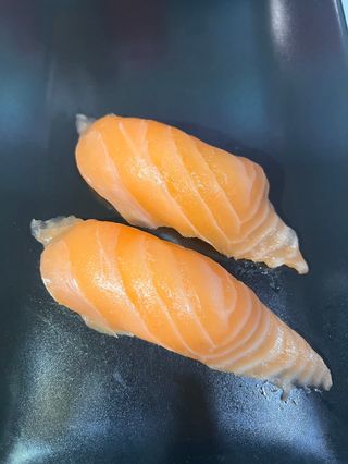 46 Nigiri salmone - 2 pezzi