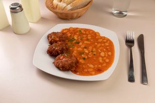 Chiftelute si iahnie de fasole