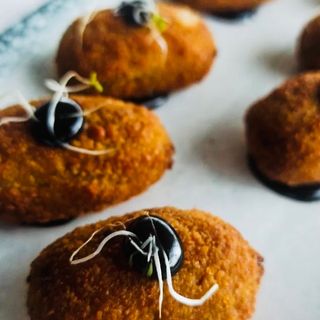 Ración De Croquetas Caseras De chipirones en su tinta (4 Uds.)